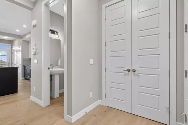 37 Southborough LN, Cochrane, AB T4C 2S6