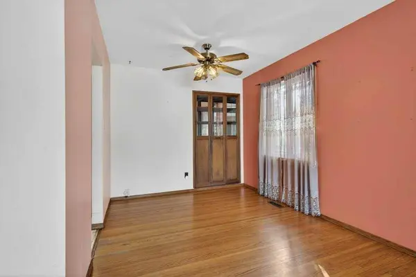 275 Westminster DR SW, Calgary, AB T3C 2T7