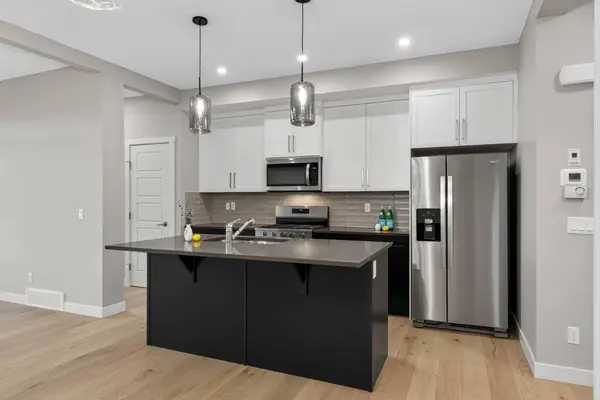 37 Southborough LN, Cochrane, AB T4C 2S6