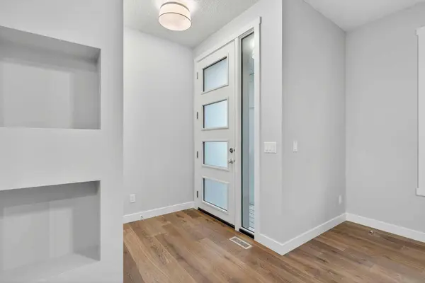 41 Southborough LN, Cochrane, AB T4C 2S6