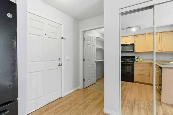 630 8 AVE SE #208, Calgary, AB T2G 5T2