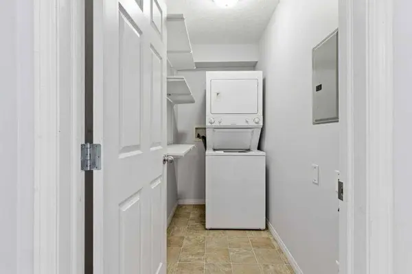 630 8 AVE SE #208, Calgary, AB T2G 5T2