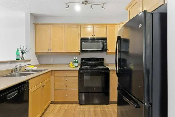 630 8 AVE SE #208, Calgary, AB T2G 5T2