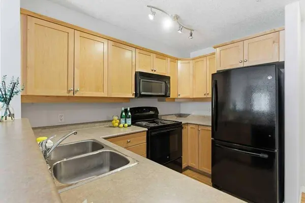 630 8 AVE SE #208, Calgary, AB T2G 5T2