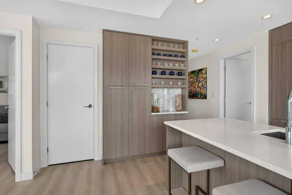 930 16 AVE SW #606, Calgary, AB T2R 1C2