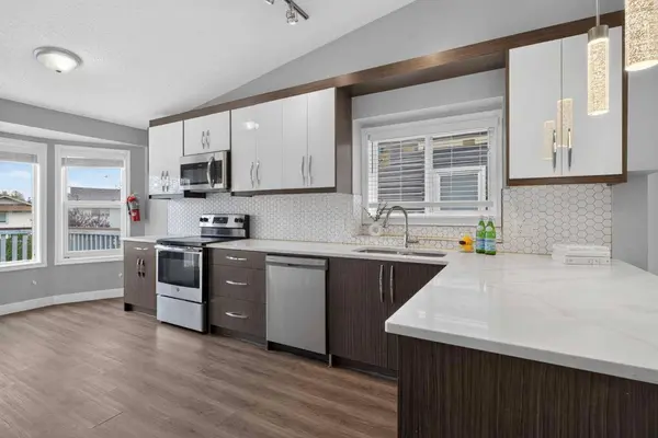 48 Shawfield RD SW, Calgary, AB T2Y 1Y7