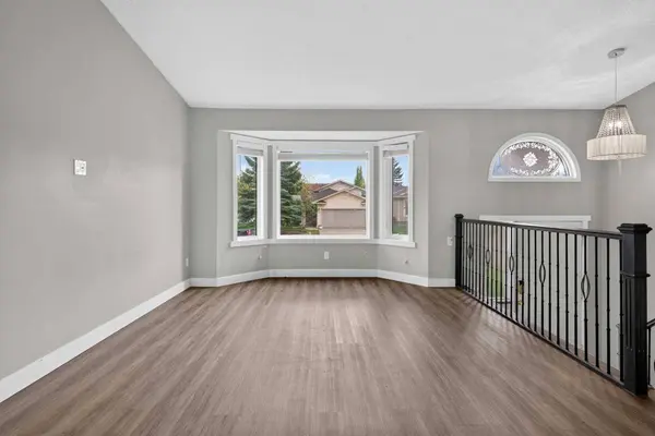 48 Shawfield RD SW, Calgary, AB T2Y 1Y7