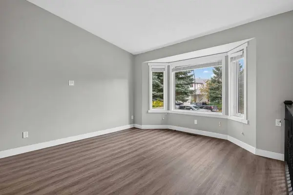 48 Shawfield RD SW, Calgary, AB T2Y 1Y7