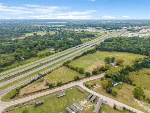 1949 Fm 499, Greenville, TX 75401