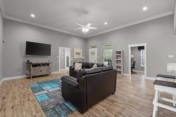 271 Rs County Road 4269, Emory, TX 75440