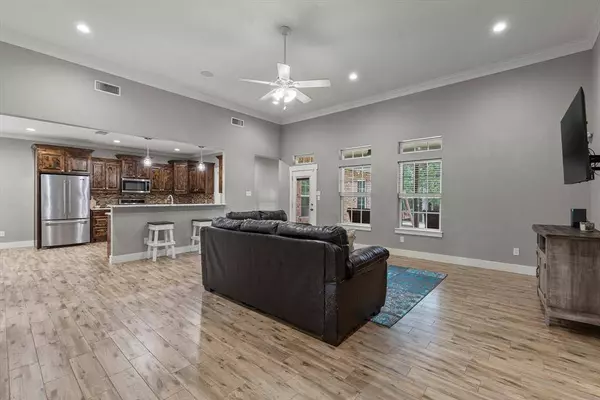 271 Rs County Road 4269, Emory, TX 75440