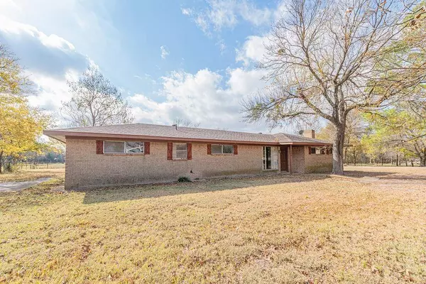 300 County Road 4550, Trenton, TX 75490