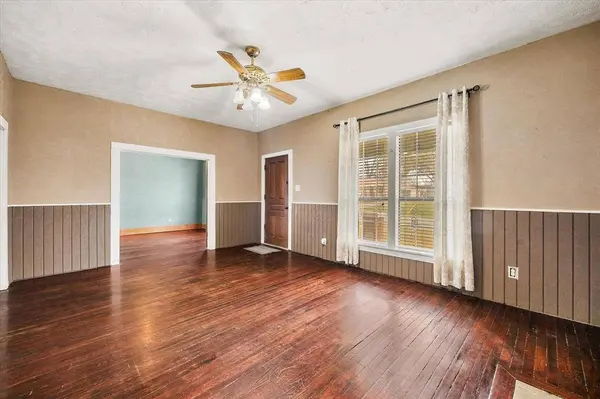 410 S Preston Street, Wolfe City, TX 75496