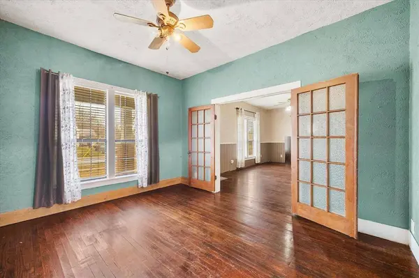 410 S Preston Street, Wolfe City, TX 75496
