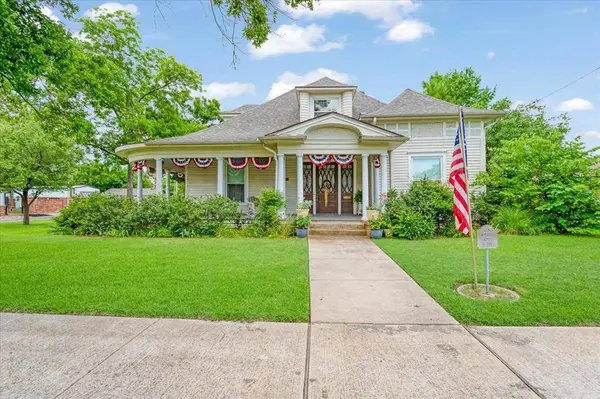 704 E Main Street, Honey Grove, TX 75446