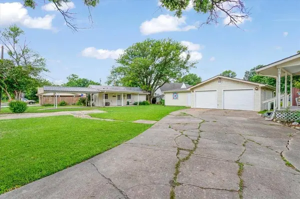 704 E Main Street, Honey Grove, TX 75446