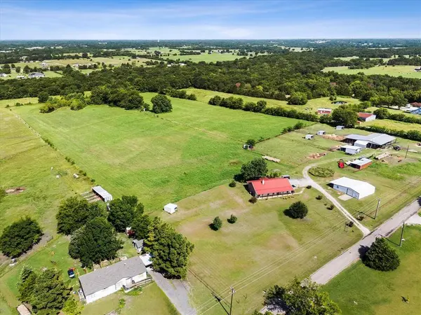 2210 County Road 1076, Celeste, TX 75423