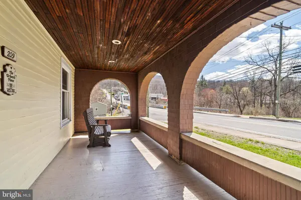 209 S HIGH ST, Port Matilda, PA 16870