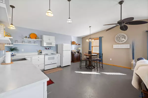 28266 Boaters Blvd, Hot Springs, SD 57747