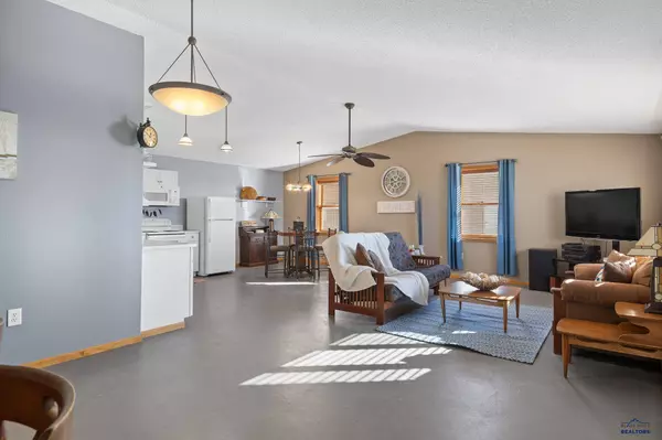 28266 Boaters Blvd, Hot Springs, SD 57747