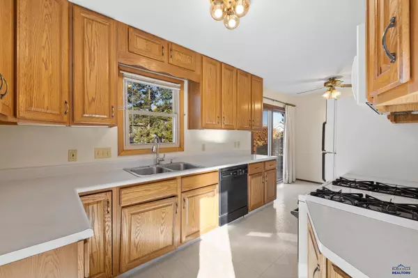 2417 Lockwood Dr, Rapid City, SD 57702