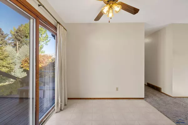 2417 Lockwood Dr, Rapid City, SD 57702