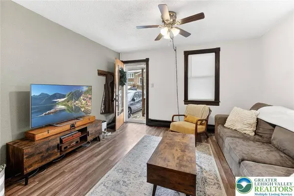 22 Warren ST, Fountain Hill Boro, PA 18015