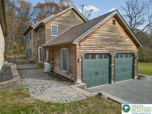 275 Sally Ann Furnace RD, Longswamp Twp, PA 19539