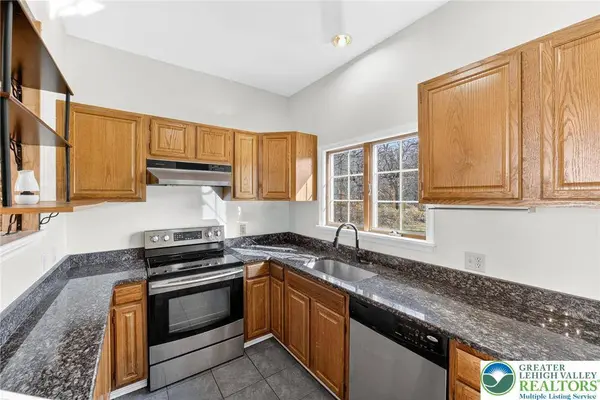 275 Sally Ann Furnace RD, Longswamp Twp, PA 19539