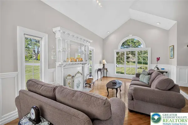 6467 Abbey RD, Plainfield Twp, PA 18091