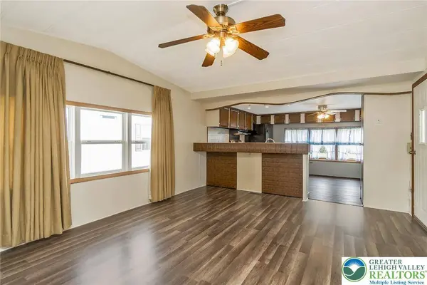 8721 Turkey Ridge RD, Upper Macungie Twp, PA 18031