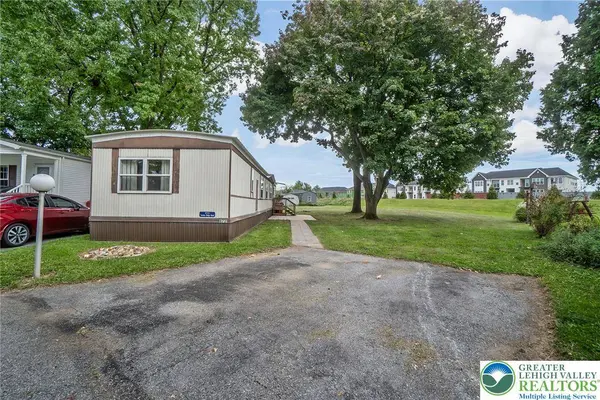 8721 Turkey Ridge RD, Upper Macungie Twp, PA 18031