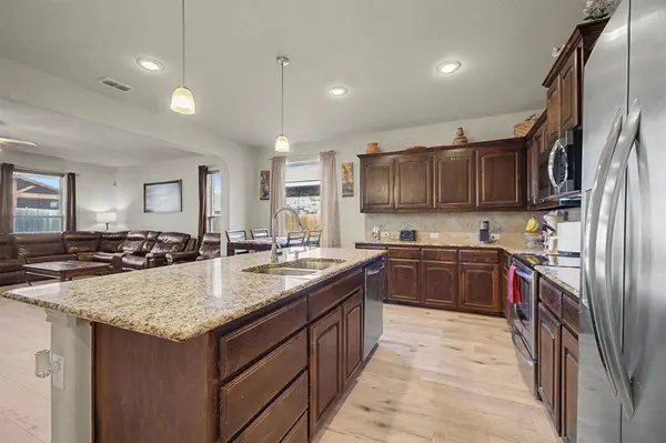 1057 Meadow Scape Drive, Fort Worth, TX 76028