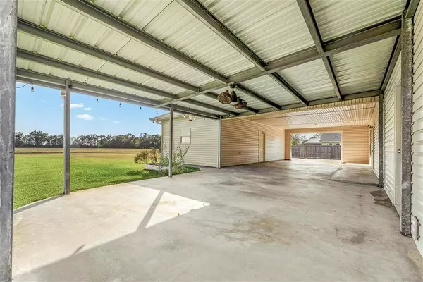 800 E 2nd ST E, Iowa, LA 70647