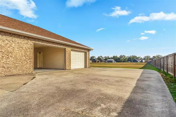 800 E 2nd ST E, Iowa, LA 70647