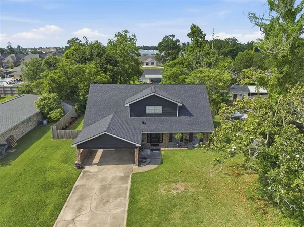 1606 Whispering Woods DR, Lake Charles, LA 70633