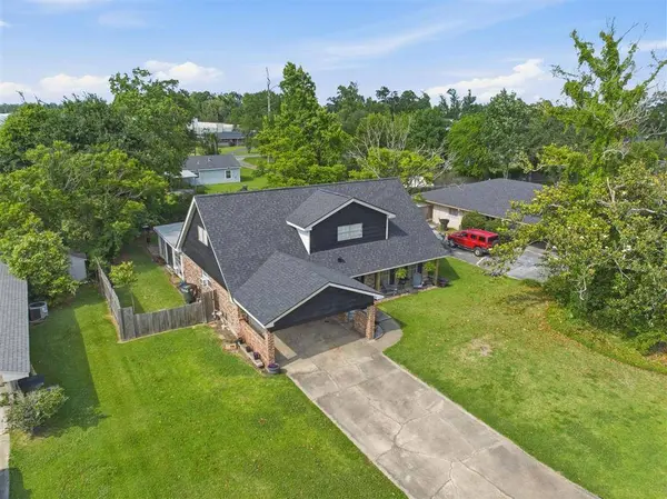 1606 Whispering Woods DR, Lake Charles, LA 70633