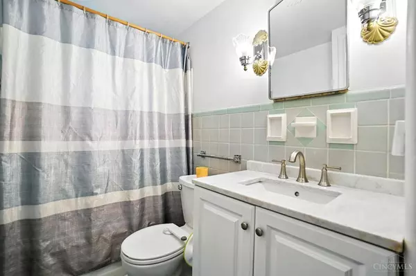 3766 Aikenside Ave, Cincinnati, OH 45213