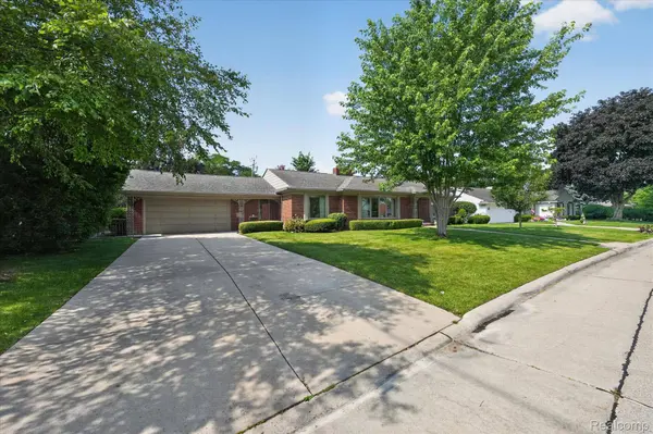 3 Shorecrest CIR, Village Of Grosse Pointe Shores, MI 48236