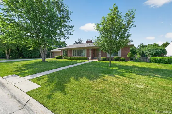 3 Shorecrest CIR, Village Of Grosse Pointe Shores, MI 48236