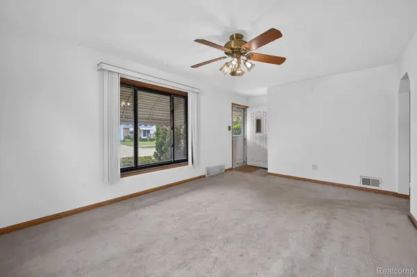 25199 Cole ST, Roseville, MI 48066