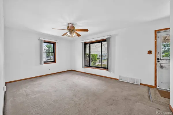 25199 Cole ST, Roseville, MI 48066