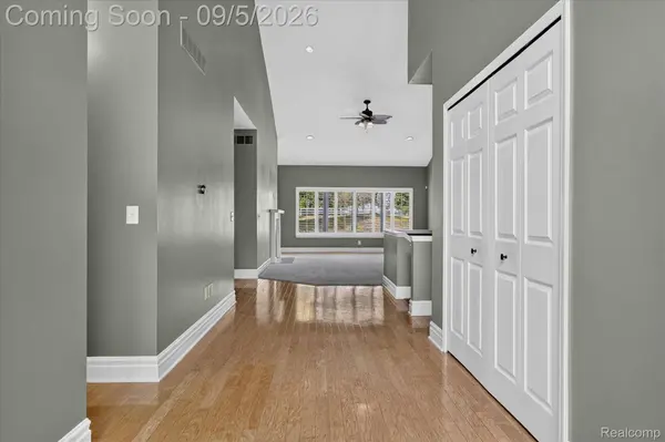26121 Valhalla DR, Farmington Hills, MI 48331