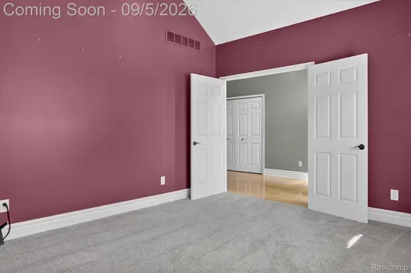 26121 Valhalla DR, Farmington Hills, MI 48331