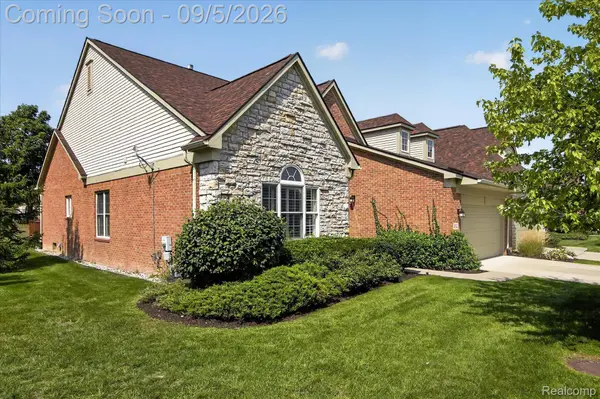 26121 Valhalla DR, Farmington Hills, MI 48331