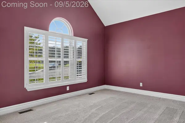26121 Valhalla DR, Farmington Hills, MI 48331