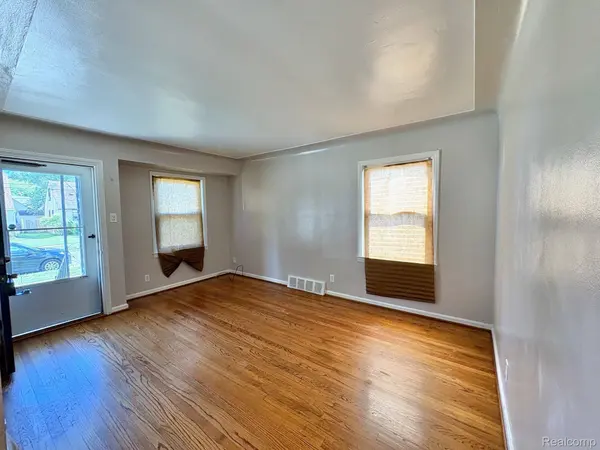 21311 Beechwood AVE, Eastpointe, MI 48021