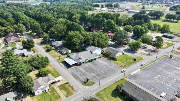 1600 E Moore Avenue, Searcy, AR 72143