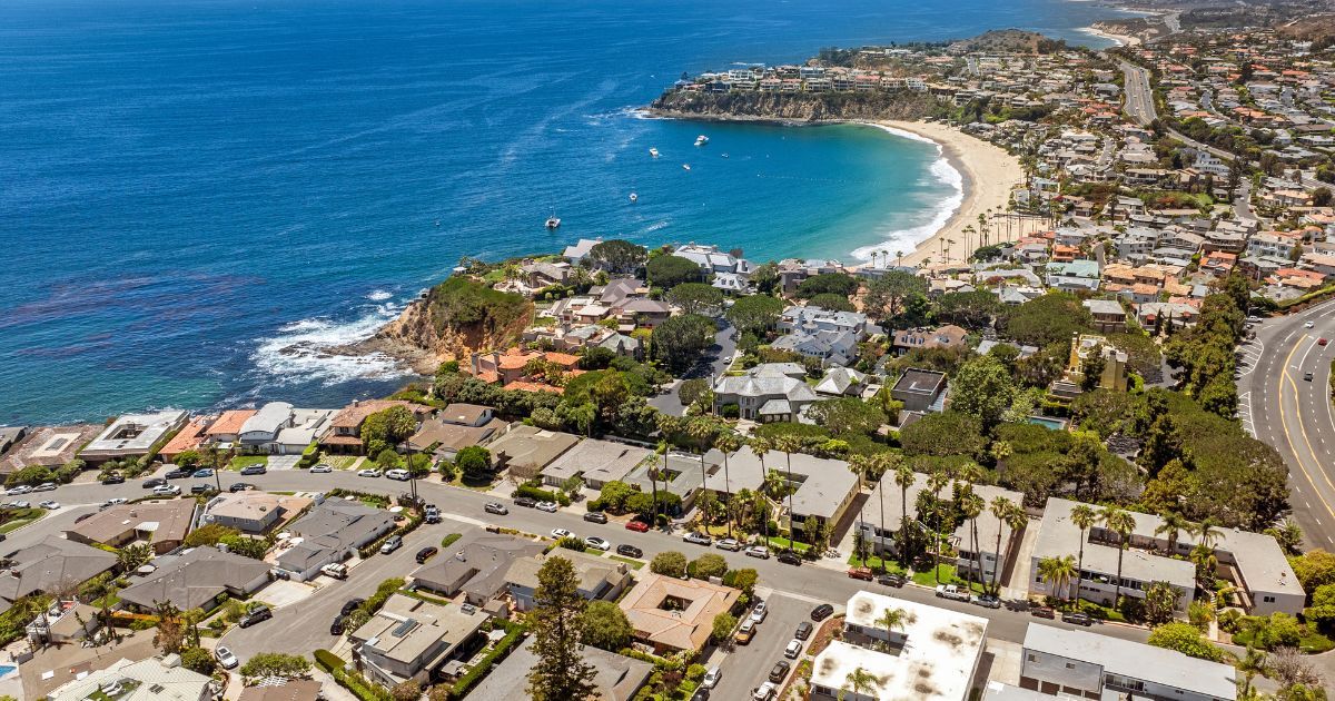 Alt text: Laguna Beach coastline | Living in Laguna Beach California | Artistic coastal scenery