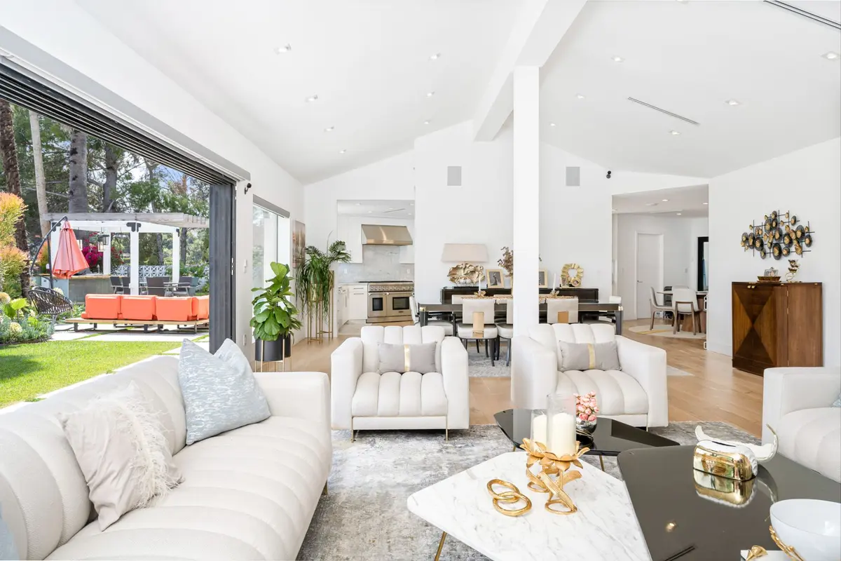 bright-white-and-elegant-home-interior-design-2026-03-18-12-13-38-utc